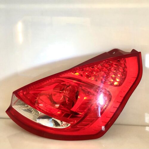 Aizmugurējais lukturis (pa labi) OEM 1513146