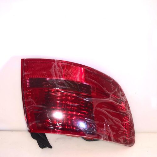 Aizmugurējais lukturis (pa kreisi) OEM 4F9945095