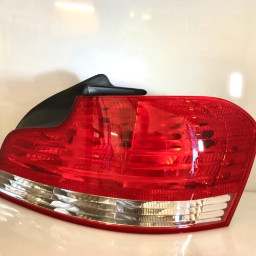 Aizmugurējais lukturis (pa labi) OEM 63214869810