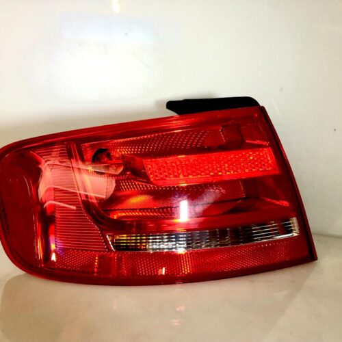 Aizmugurējais lukturis (pa kreisi) OEM 8K5945095D