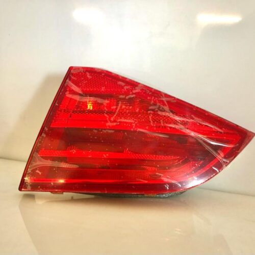 Aizmugurējais lukturis (pa kreisi) OEM 8K9945093