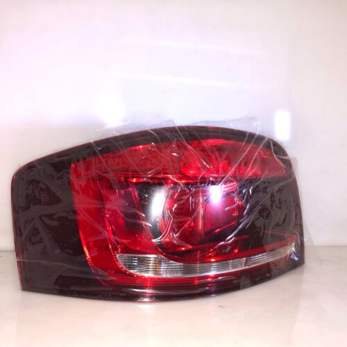 Aizmugurējais lukturis (pa kreisi) OEM 8P3945095B