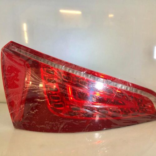 Aizmugurējais lukturis (pa labi) OEM 8R0945093A