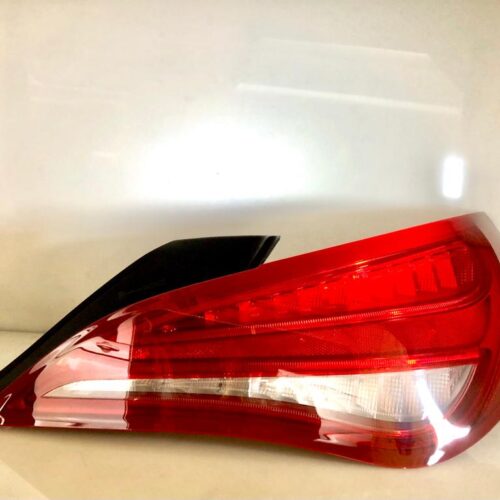 Aizmugurējais lukturis (pa labi) OEM A1179062600