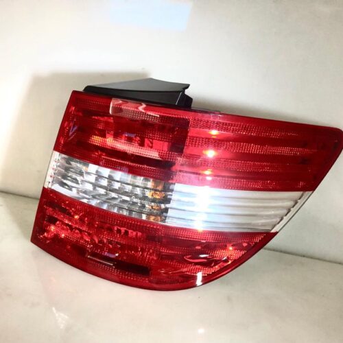 Aizmugurējais lukturis (pa labi) OEM A1698202264