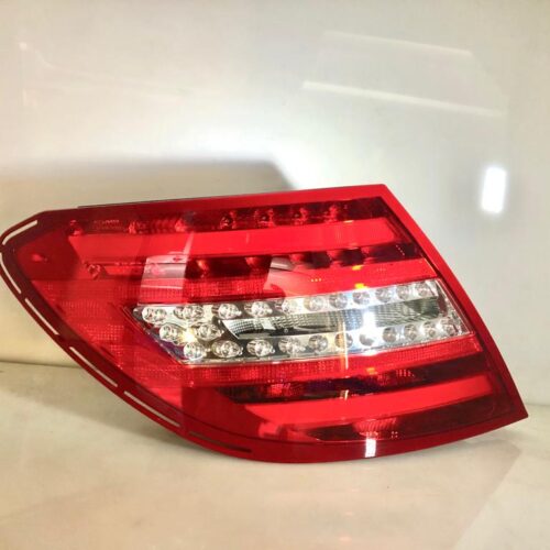 Aizmugurējais lukturis (pa kreisi) OEM A2048201864