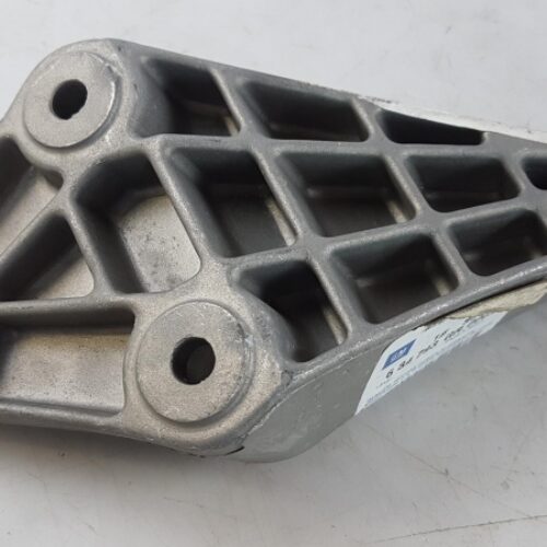 Bracket, Engine Mounting, 90445285