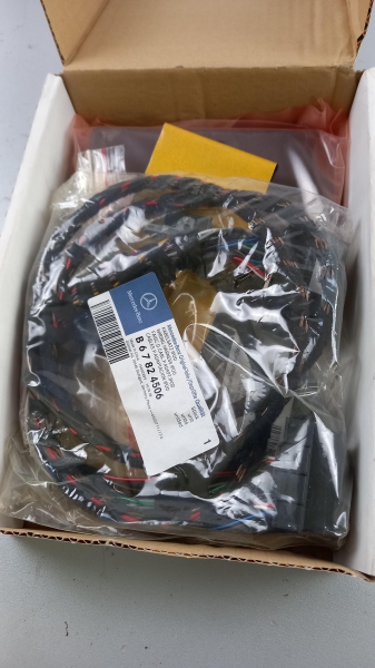 AUX Cable, B67824503