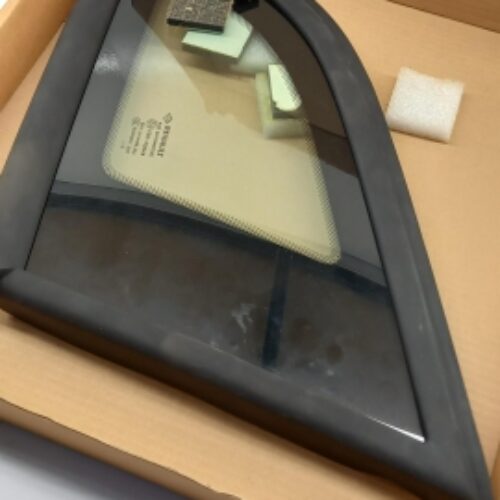 Side Window, 833060008R