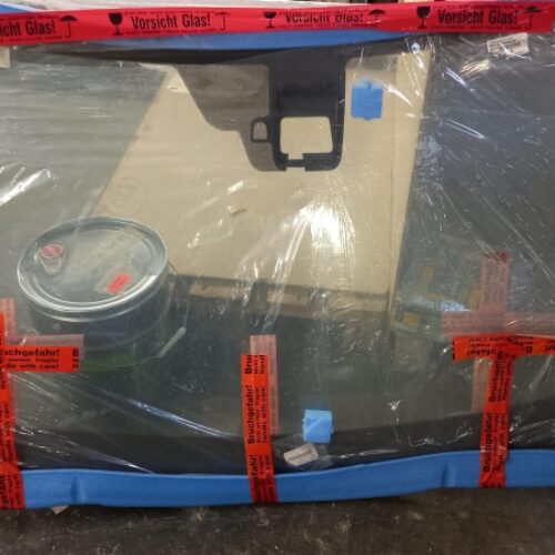 Windscreen, 561010H040