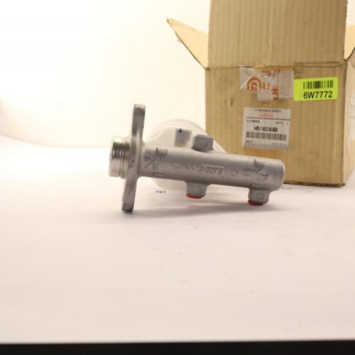 Master Cylinder, Brakes, MN102440