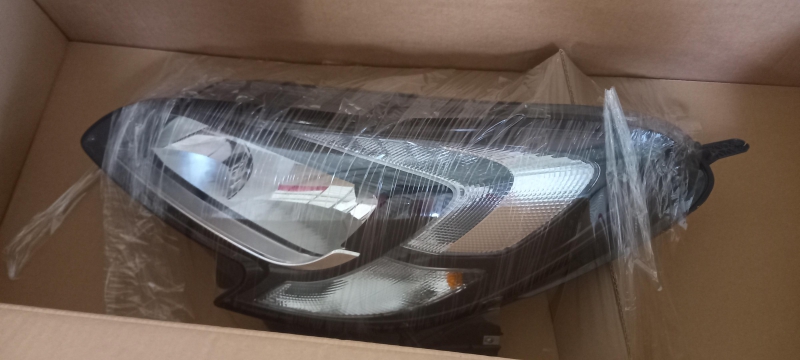 Headlight, 39108228