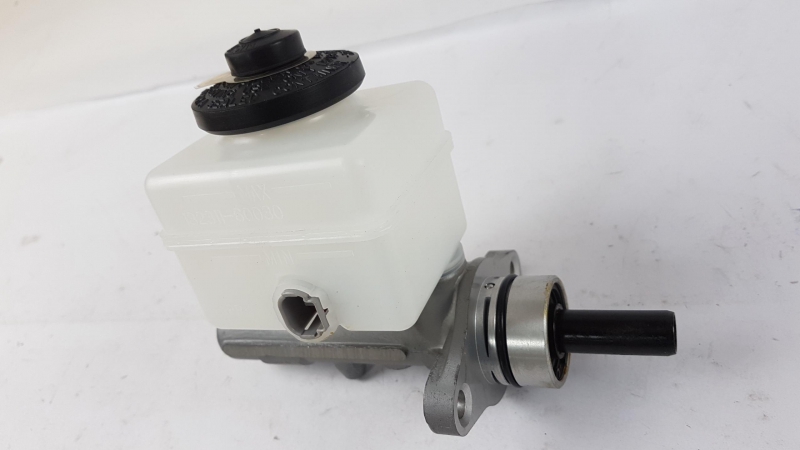 Master Cylinder, Brakes, 472011A290
