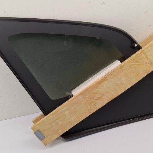 Side Window, 8457065J10000