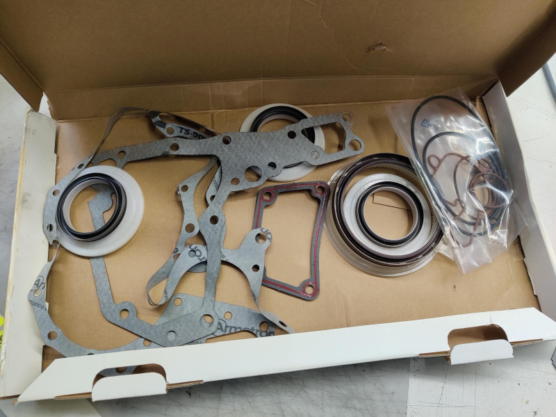 Gasket Set, Crank Case, 7701203741
